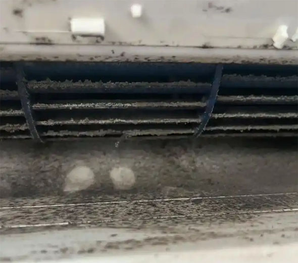 安多空调吹的风有股烧焦味是怎么回事